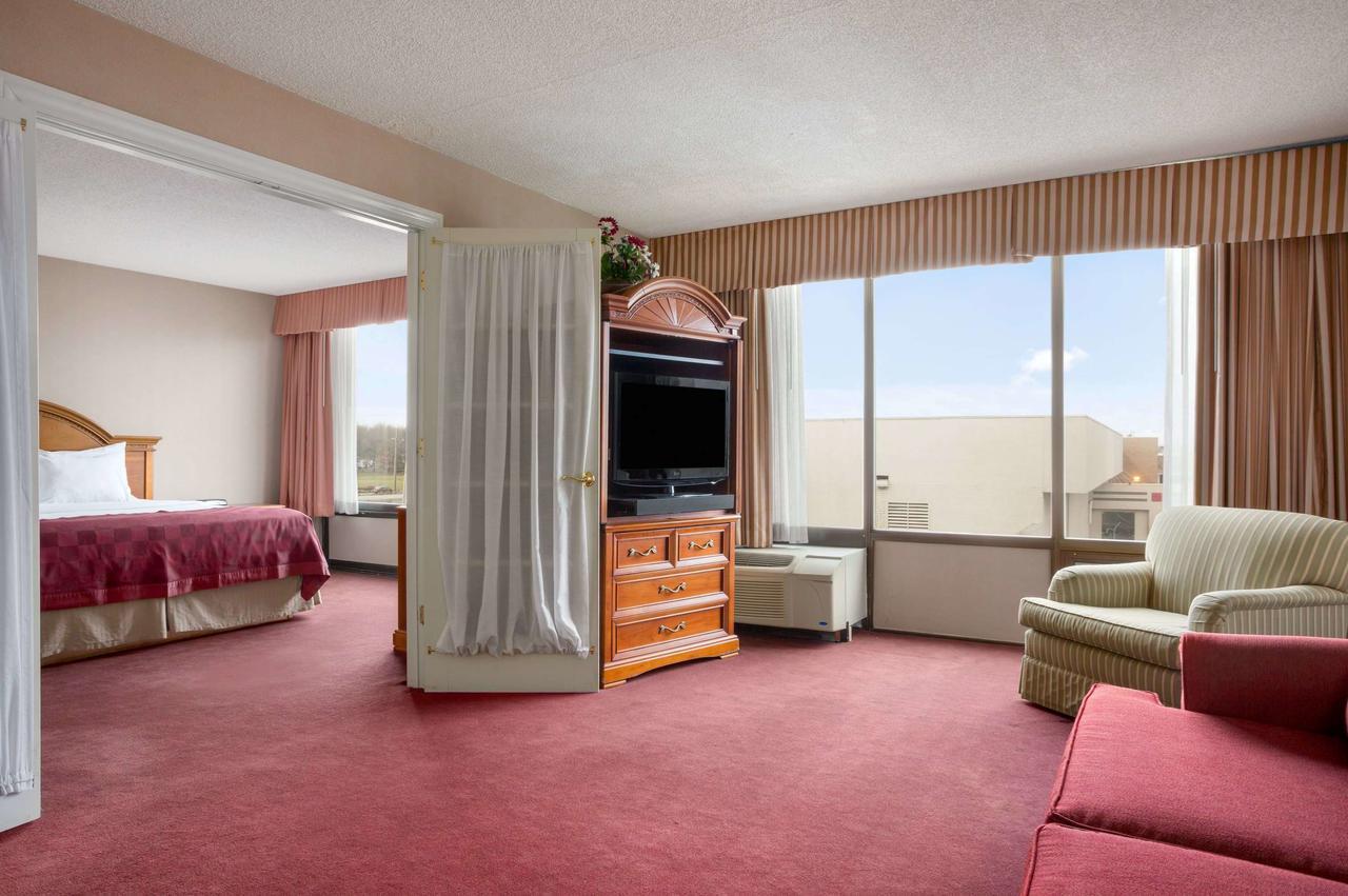 Days Inn & Suites By Wyndham 일리리아 외부 사진